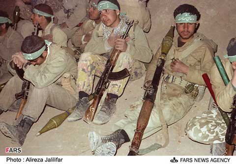 آیینه یزد - جنگی که یک وجب از خاک وطن در اشغال دشمن باقی نماند
