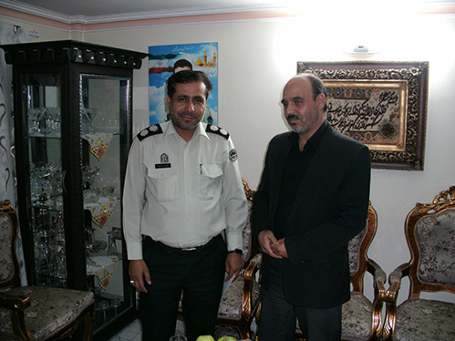 دیدارسرهنگ حسن نورآبادی ریاست محترم کلانتری119 مهرآباد جنوبی با خانواده شهید محمّد علی دولت آبادی به مناسبت هفته نیروی انتظامی