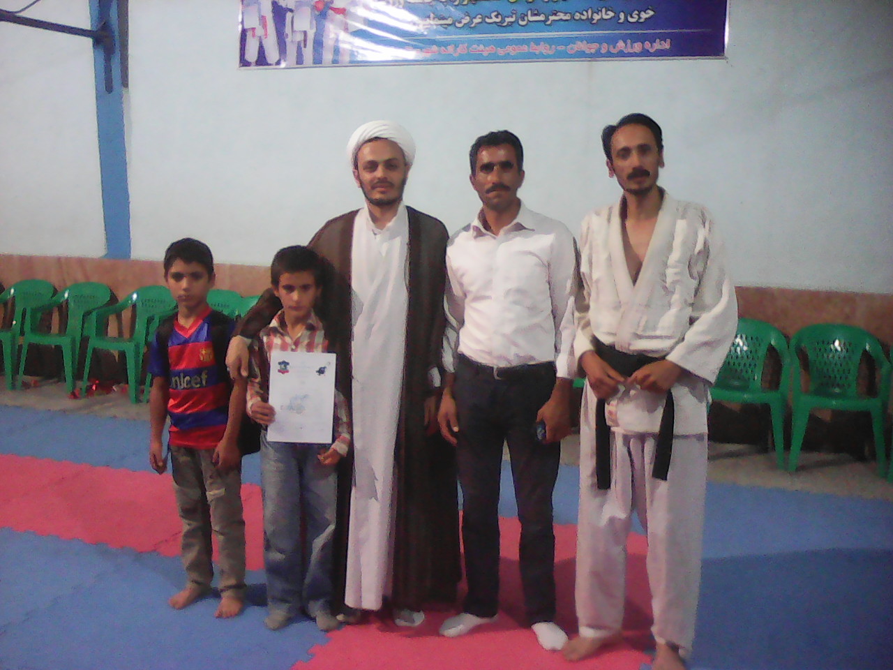 http://s9.picofile.com/file/8272111568/IMG_20070212_211612.jpg