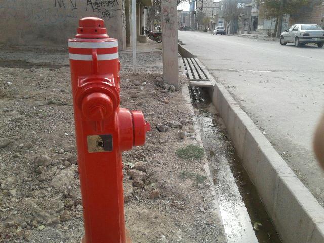 نصب شیرهیدرانت در دو نقطه از شهر نصب شیرهیدرانت در دو نقطه از شهر
