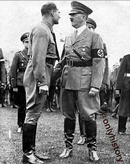 هیتلر و افسر ارشدش هس 1937