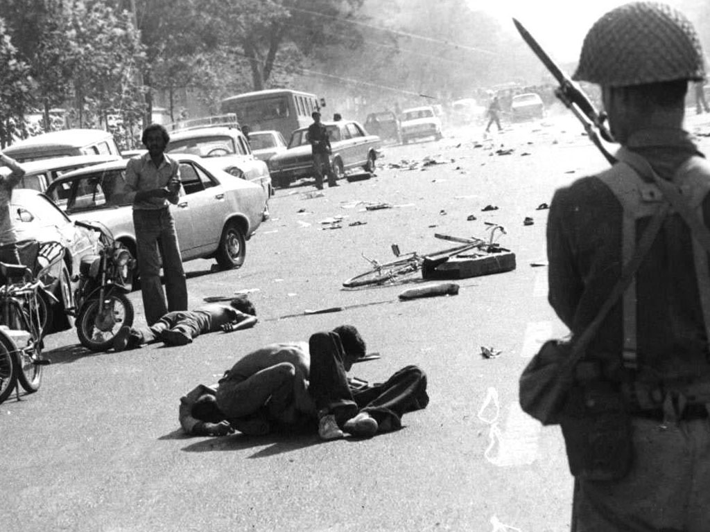 او که تماشا می کند !