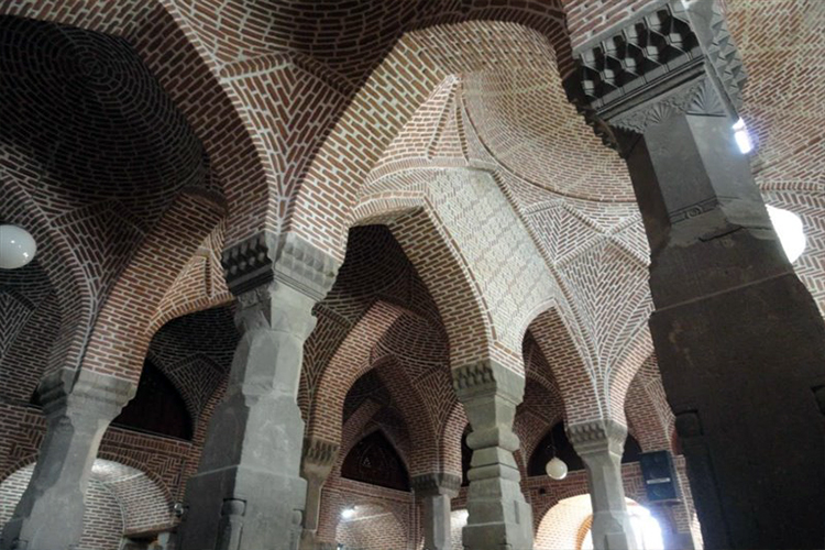 مسجد شهر میانه