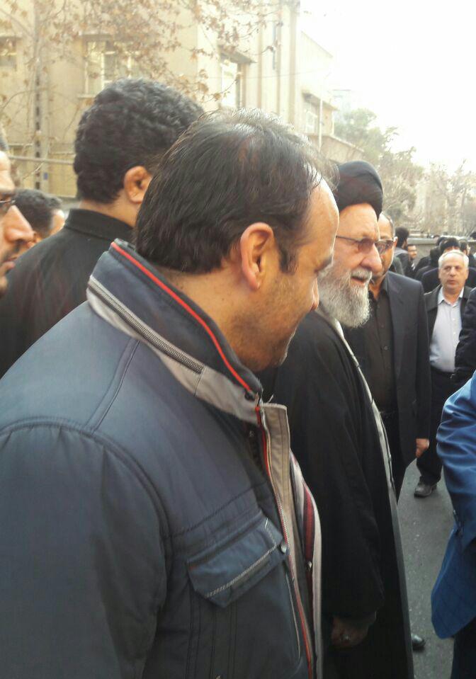 درحاشیه مراسم تشییع پیکر حضرت آیت الله هاشمی  مهندس وحید کاظم زاده قاضی جهانی در کنار آیت الله سید کاظم نورمفیدی نماینده ولی فقیه در استان گلستان و امام جمعه شهر گرگان 
