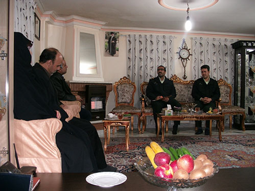 دیدارپرسنل فرماندهی انتظامی تهران بزرگ باخانواده شهیدمحمدعلی دولت آبادی درآستانه نوروز1396-شهیددولت آبادی اولین شهیدپلیس110 فاتب