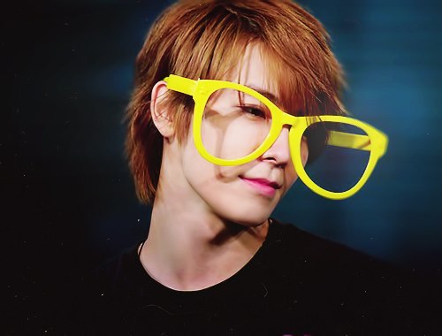 http://s9.picofile.com/file/8290820726/110305_Super_Show3_in_Shanghai_Donghae_2_.jpg