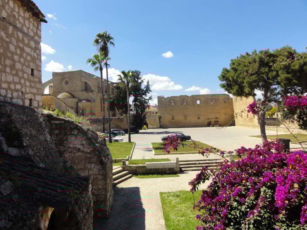 http://s9.picofile.com/file/8290886800/199.jpg