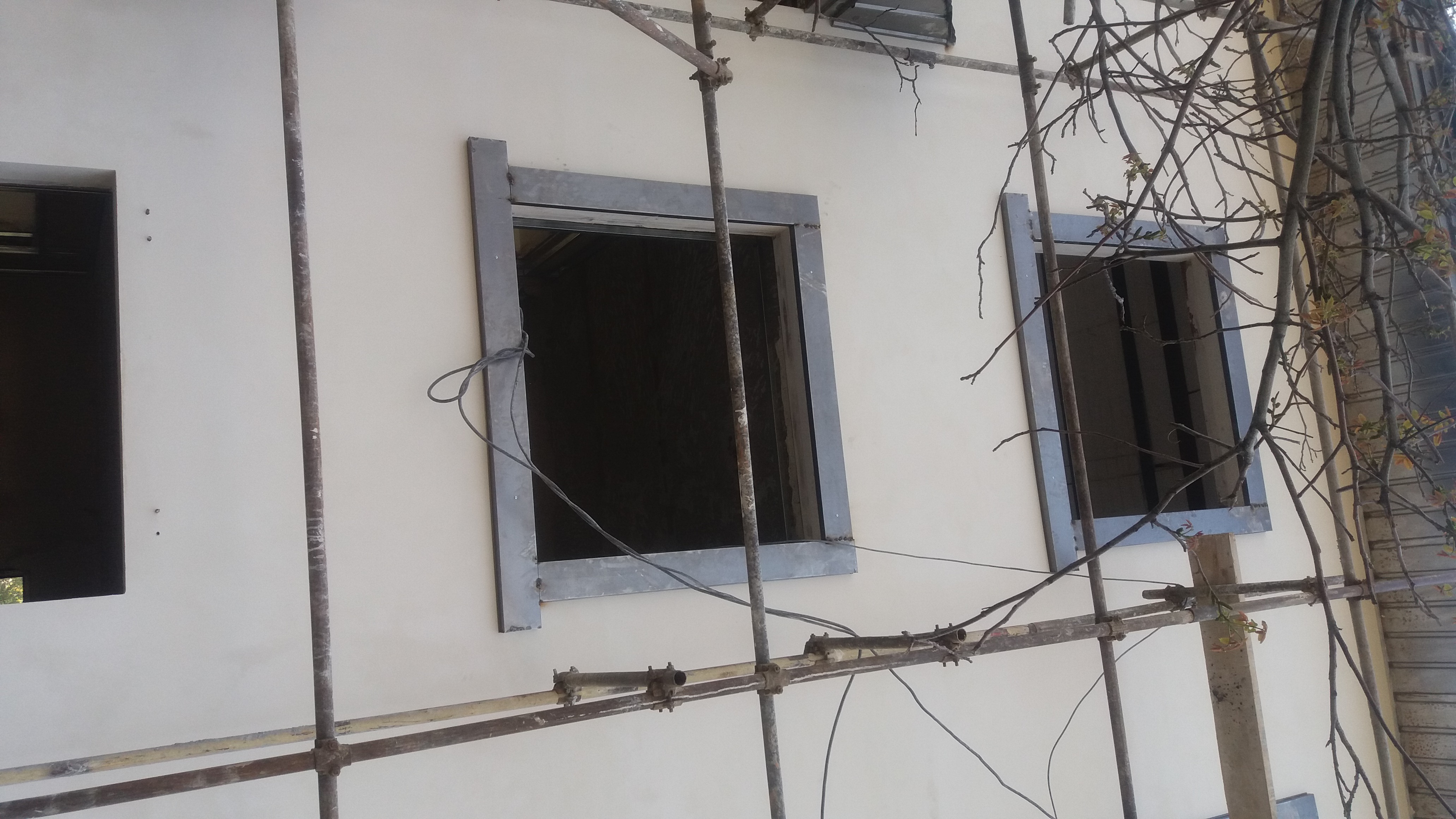 اجرای فلاشینگ دور پنجره با ورق گالوانیزه