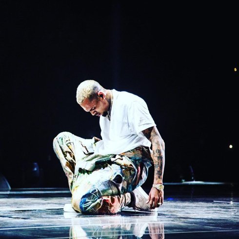 دانلود آهنگ جدید Chris Brown به نام Wasting Time
