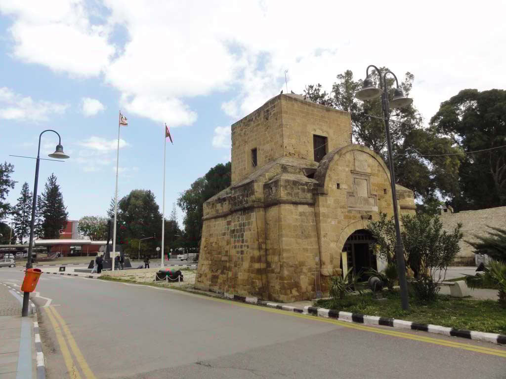 http://s9.picofile.com/file/8296766468/324.jpg