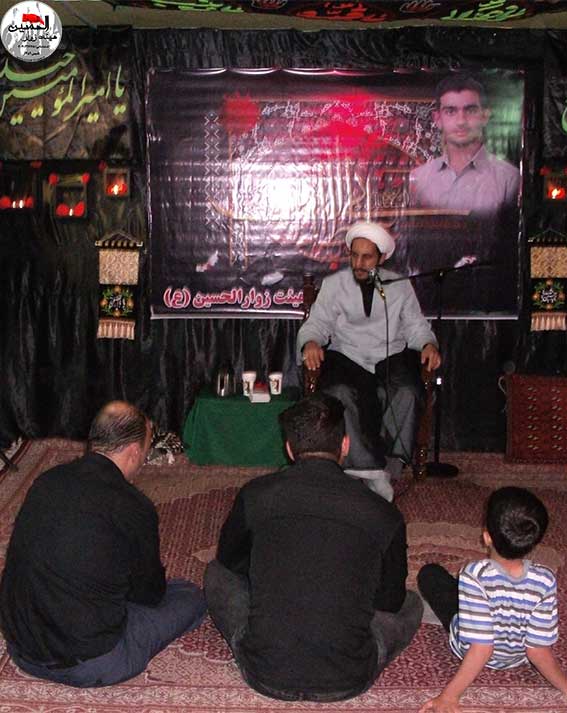 سخنرانی حجت السلام والمسلمین وثوقی درمراسم پنجمین سالگرد شهادت شهید مدافع وطن شهیدمحمدعلی دولت آبادی هیئت زوارالحسین(ع) درحسینیه شهیددولت آبادی-شهیدان ناجا