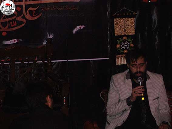 مداحی وسینه زنی درمراسم پنجمین سالگرد شهادت شهیدمحمدعلی دولت آبادی هیئت زوارالحسین(ع) درحسینیه شهیددولت آبادی-شهدای فرماندهی انتظامی تهران بزرگ