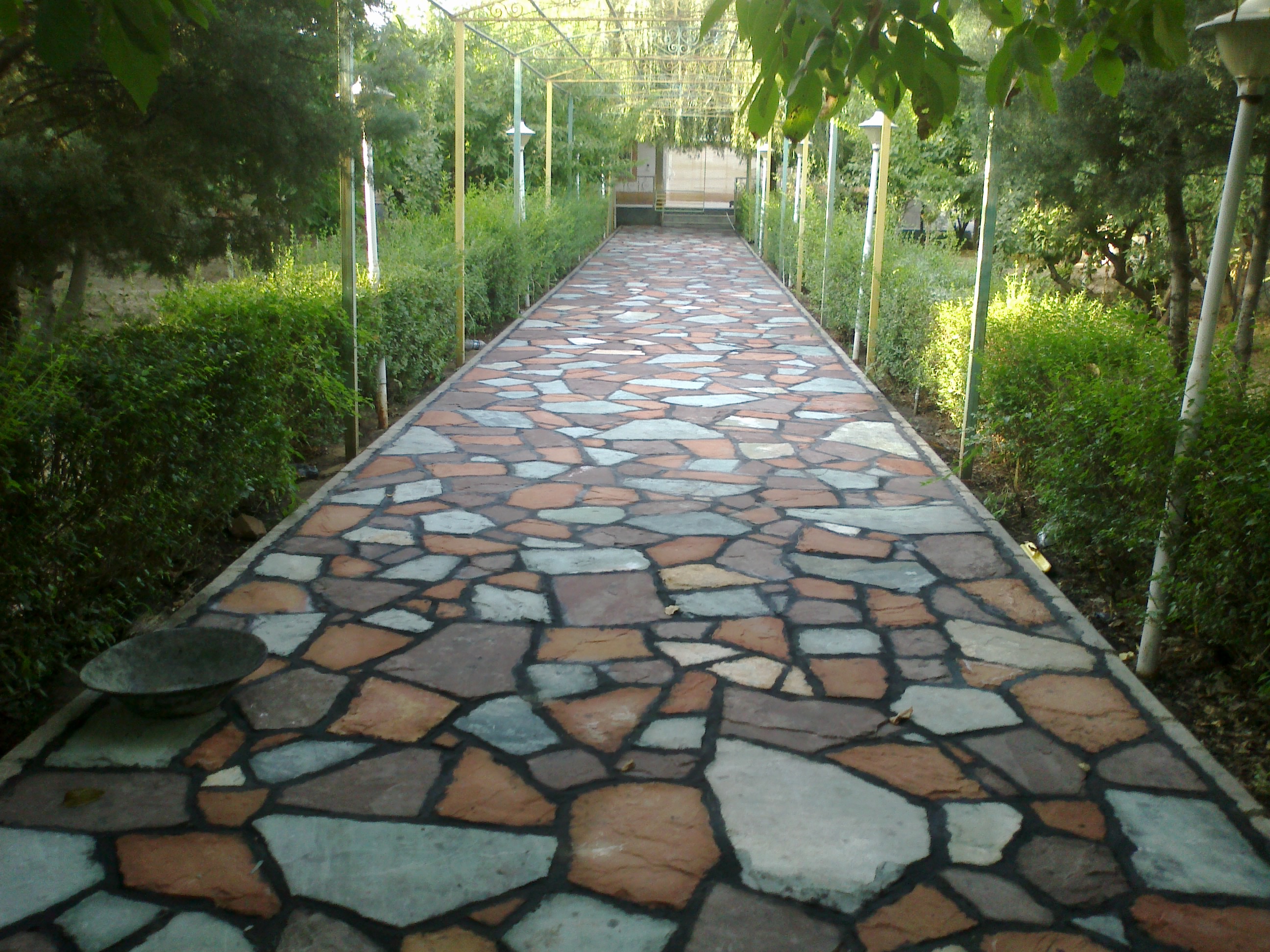 اجرای کف به صورت چکوشی پیمانکاری سنگ مالون جوینده .نصب سنگ لاشه.سنگ کوهی .سنگ ورقه ای تماس باجوینده 09124026545 09125067712