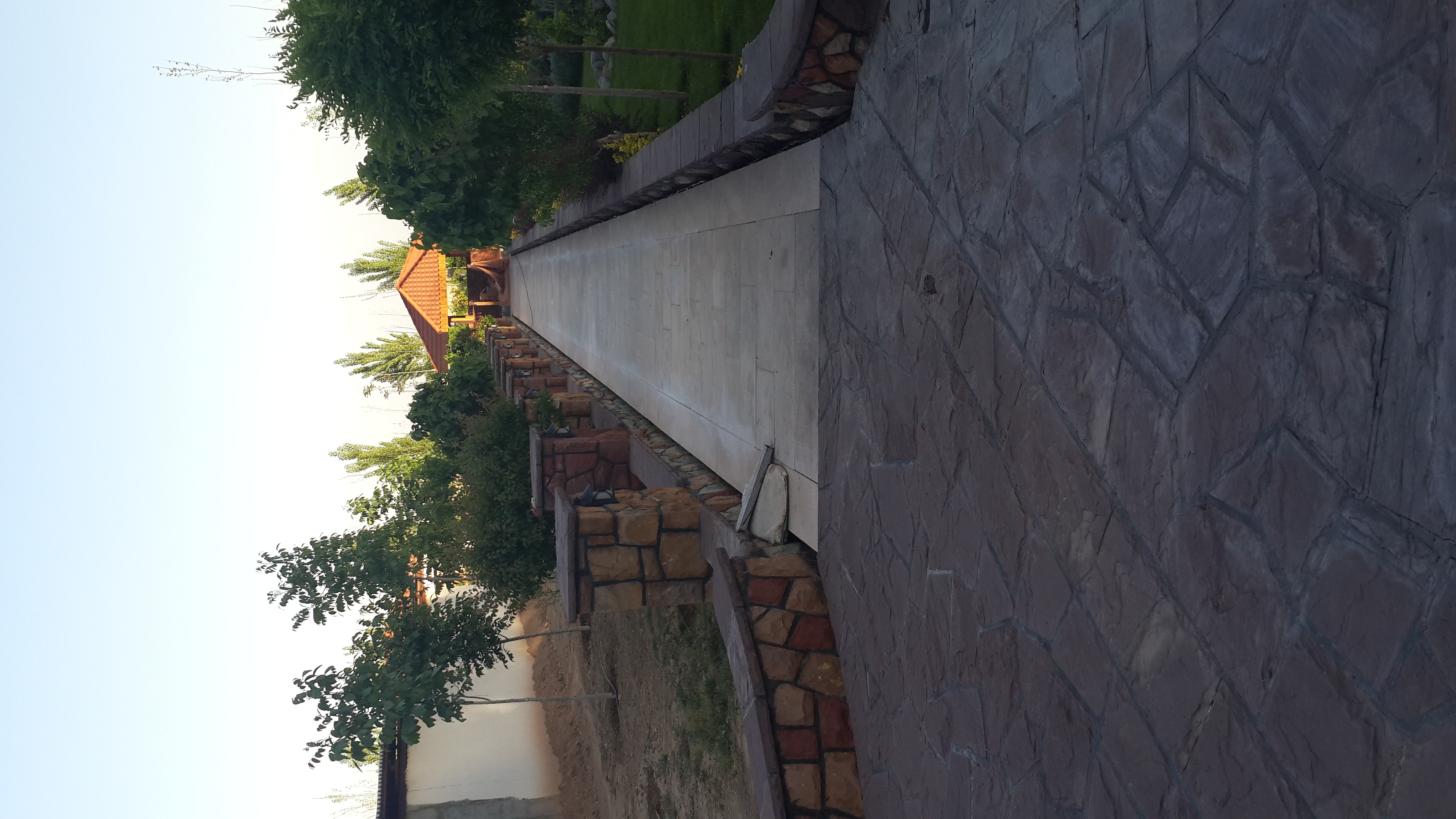 نصب کف پیمانکاری سنگ مالون جوینده.سنگ کوهی .سنگ ورقه ای .تماس 09124026545  09125067712 جوینده