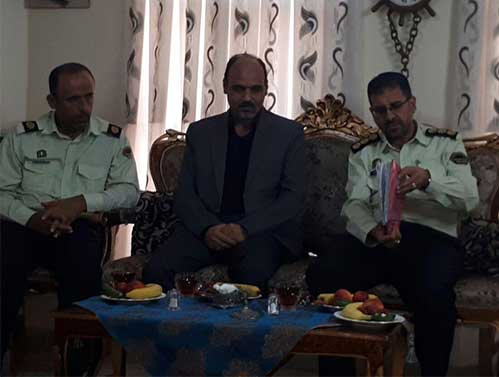 دیداربا خانواده شهید دولت آبادی, دیدار سرهنگ ایوب گرامی معاون نیروی انسانی فاتب وسرگرد علی مهدی وسرکار خانم سرگرد صادقی ازمرکز امورایثارگران فاتب با خانواده شهیدمحمد علی دولت آبادی-شهدای ناجا