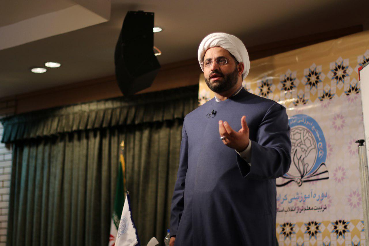 http://s9.picofile.com/file/8302040368/03.jpg