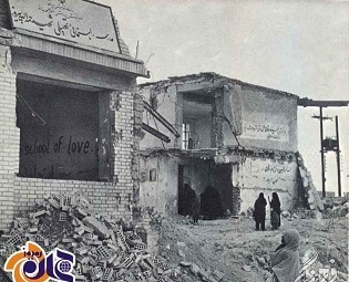 ویرانه های مدرسه پیروز بعد از اصابت موشک صدام حسین در چهارم آبان 1362