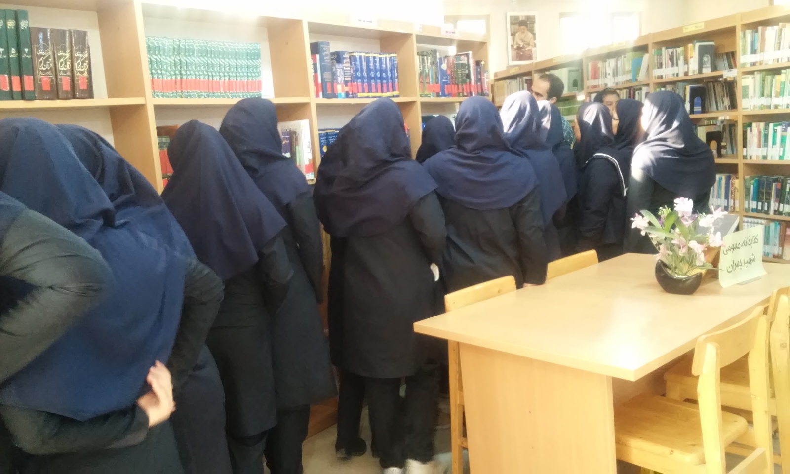 بازید دانش آموزان دبیرستان دخترانه اندیشه از کتابخانه شهید چمران