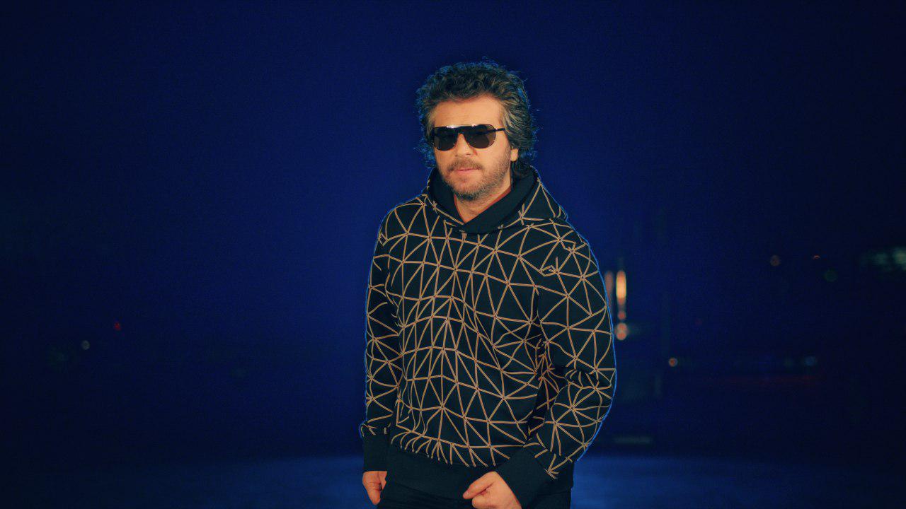 http://s9.picofile.com/file/8320697900/Dari_Dari_MusicVideo_Pics1.jpg