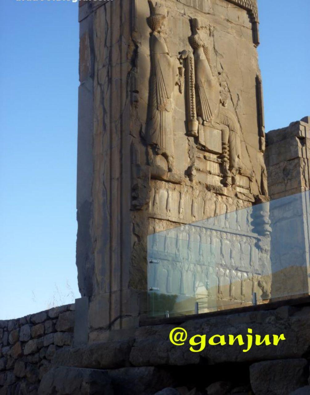 کاخ سه دروازه یا تالار شورا