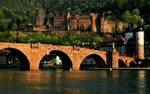 http://s9.picofile.com/file/8325430484/Heidelberg_Castle_and_Bridge.jpg