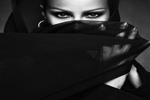 در مقابل کلمات ایستاده ام! ، منبع :
http://kolbehyetanhayi.mihanblog.com/post/5651 در مقابل کلمات
ایستاده ام!