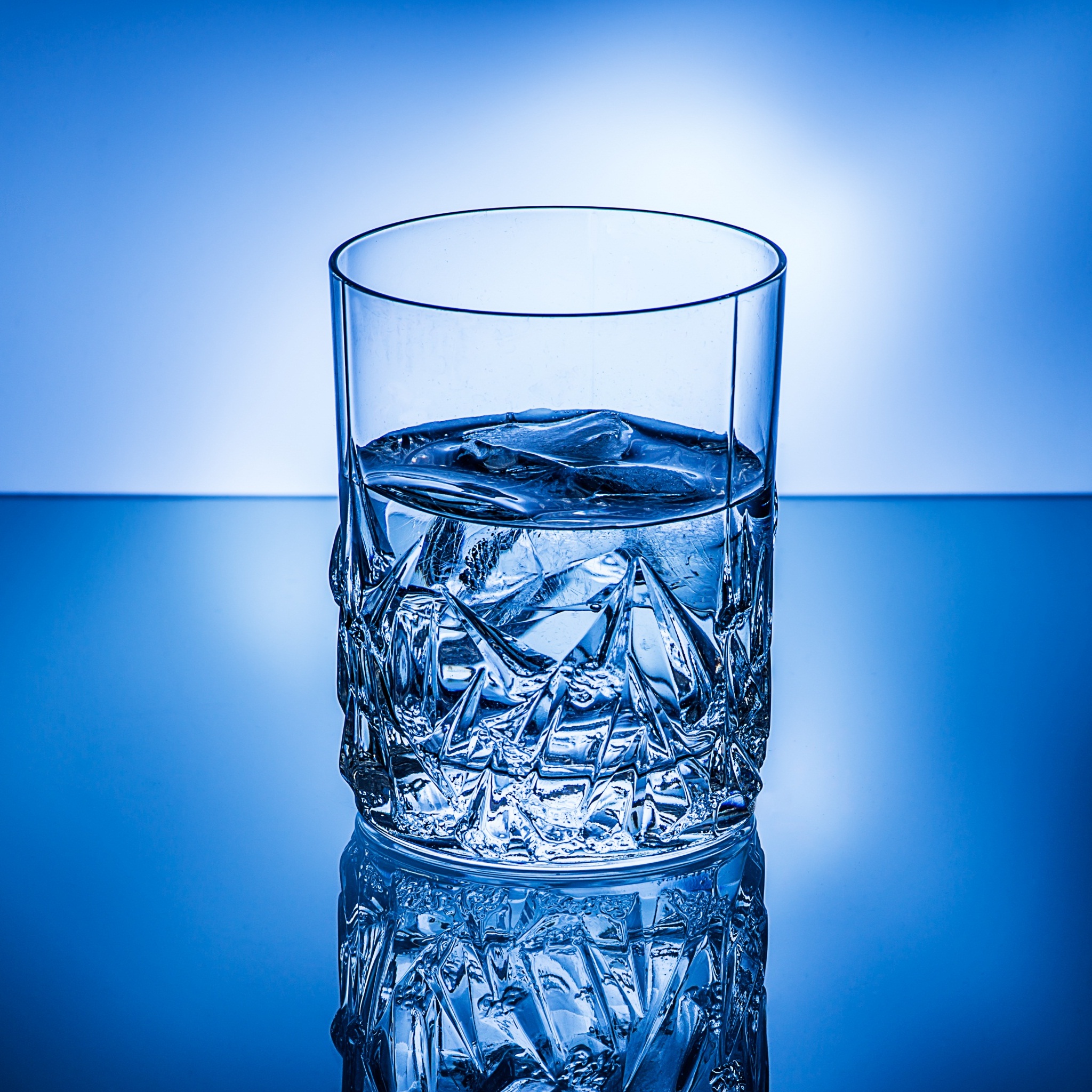 glass_of_ice_water_wallpaper
