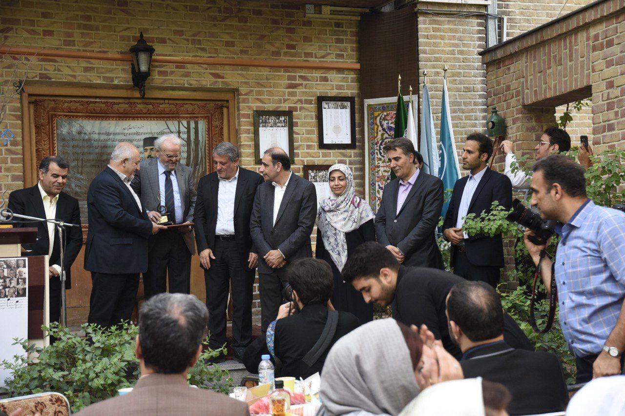 تقدیر از استاد احمد علی راغب (آهنگساز پیشکسوت و سازنده خمینی ای امام) توسط محسن هاشمی رفسنجانی ۳۱خرداد ۱۳۹۷ خانه موزه دکتر معین و استاد امیرجاهد