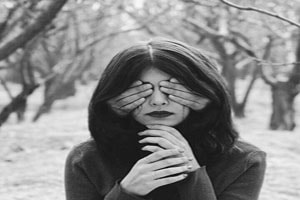 غم ها ما را به هم نزدیک میکنند! ، منبع :
http://kolbehyetanhayi.mihanblog.com/post/5678 غم ها ما را به هم
نزدیک میکنند!
