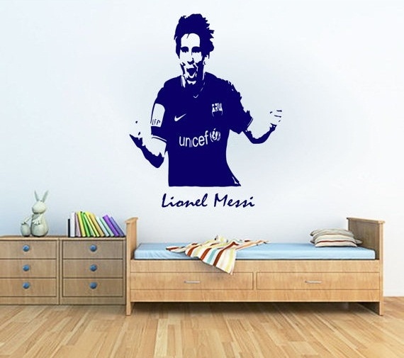http://s9.picofile.com/file/8332564442/Messi_8_.jpg