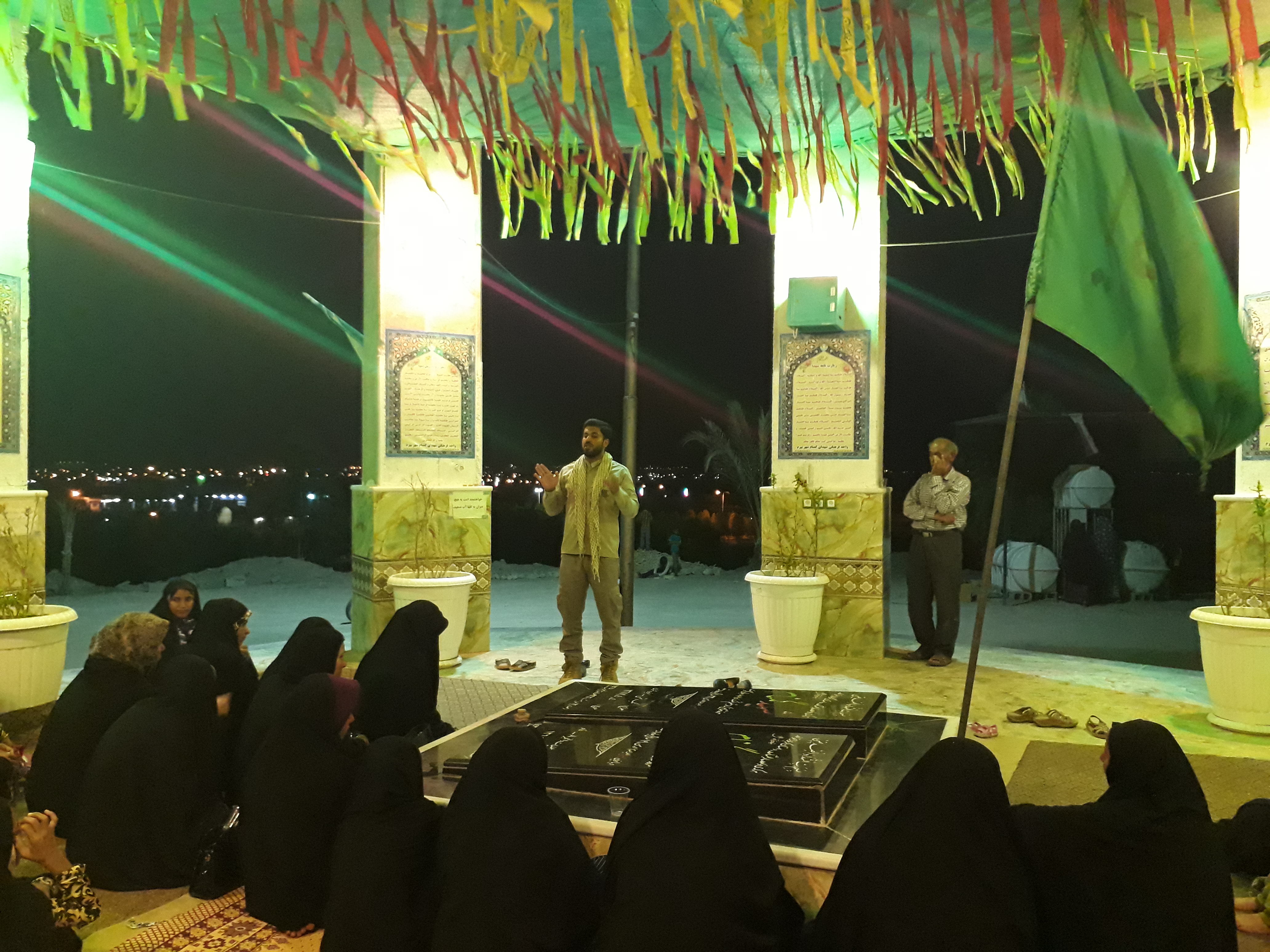تجمع <strong>خادمین</strong> روستا