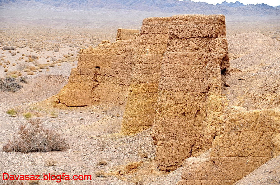 باقیمانده دیوار اول در ضلع غربی قلعه باقیمانده دیوار اول در ضلع غربی قلعه