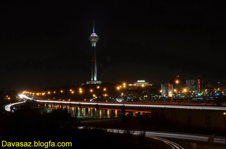 برج میلاد در شب