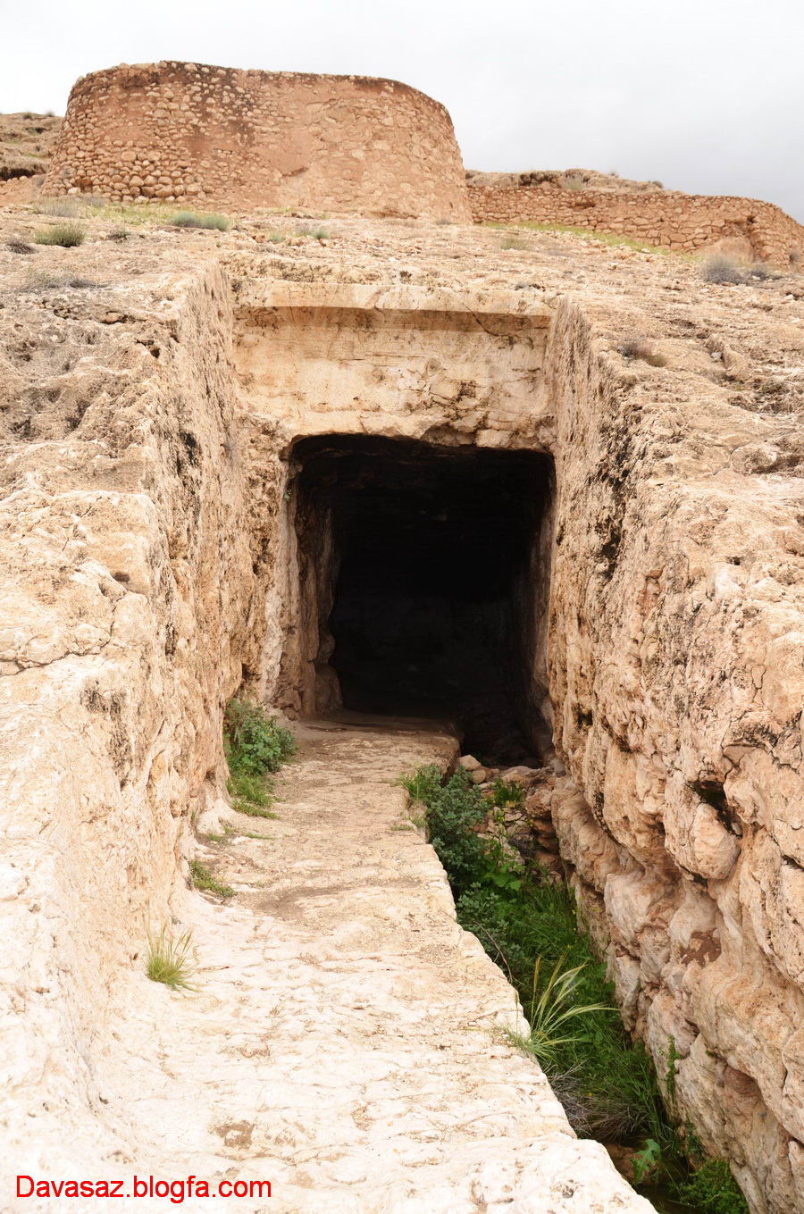 کانال خروجی آب