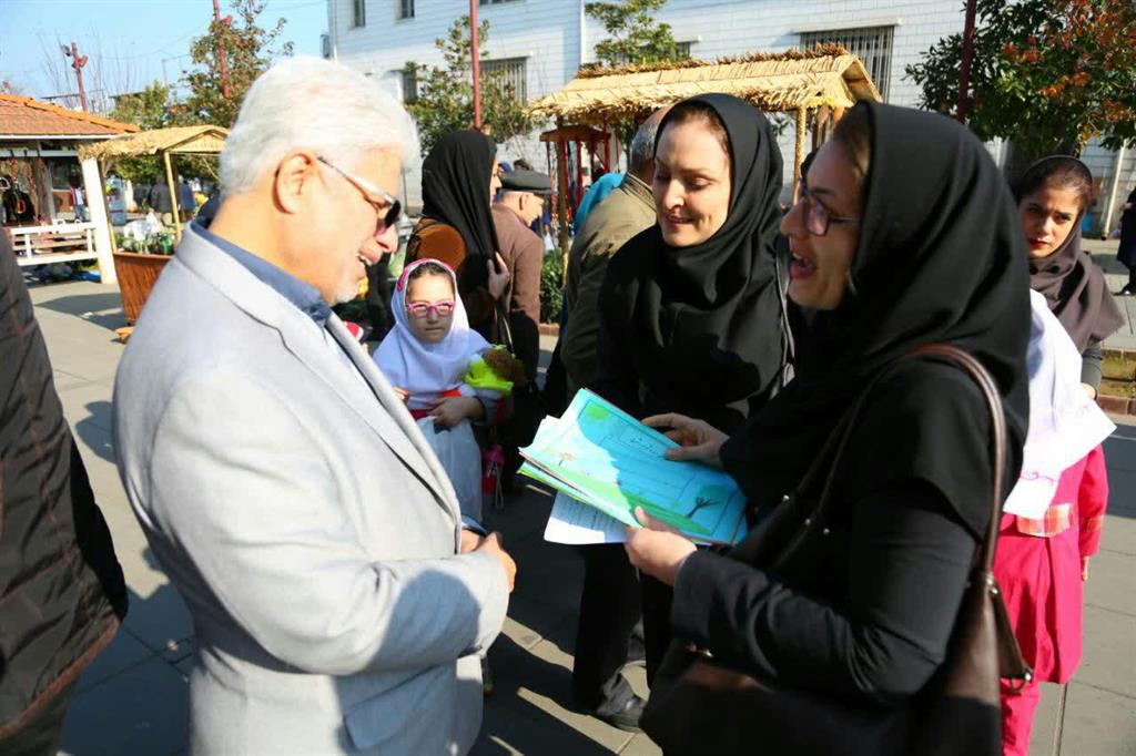 بازدید علی بهارمست سرپرست شهرداری رشت از برنامه های متعدد شهرداری رشت در پیاده راه فرهنگی رشت به مناسبت روز رشت 8 photo 2019 01 02 13 19 57