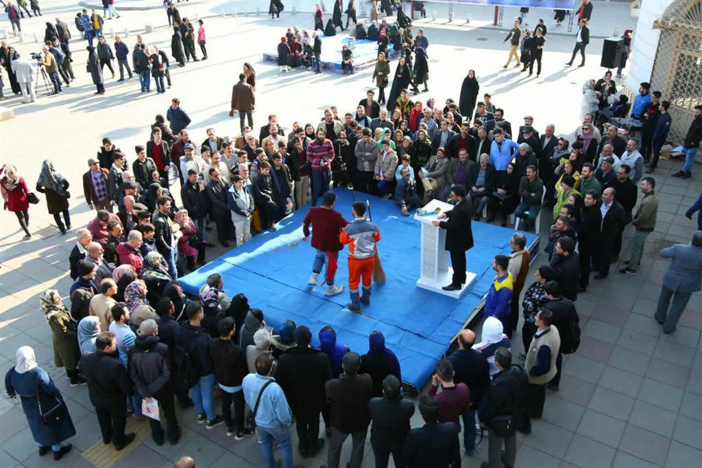 بازدید علی بهارمست سرپرست شهرداری رشت از برنامه های متعدد شهرداری رشت در پیاده راه فرهنگی رشت به مناسبت روز رشت 13 photo 2019 01 02 14 08 52