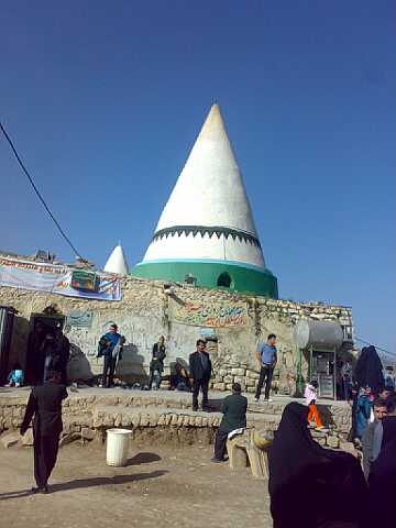 http://s9.picofile.com/file/8349524092/Soltan90.jpg