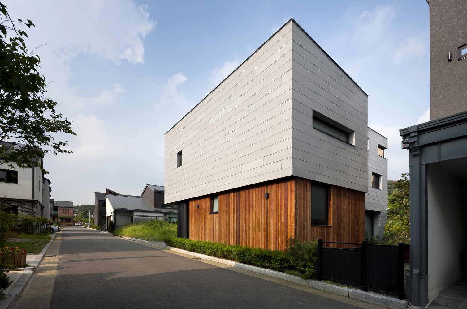 طراحی خانه ای متفاوت در کره جنوبی Yongin Dongsanjae / Lee.haan.architects