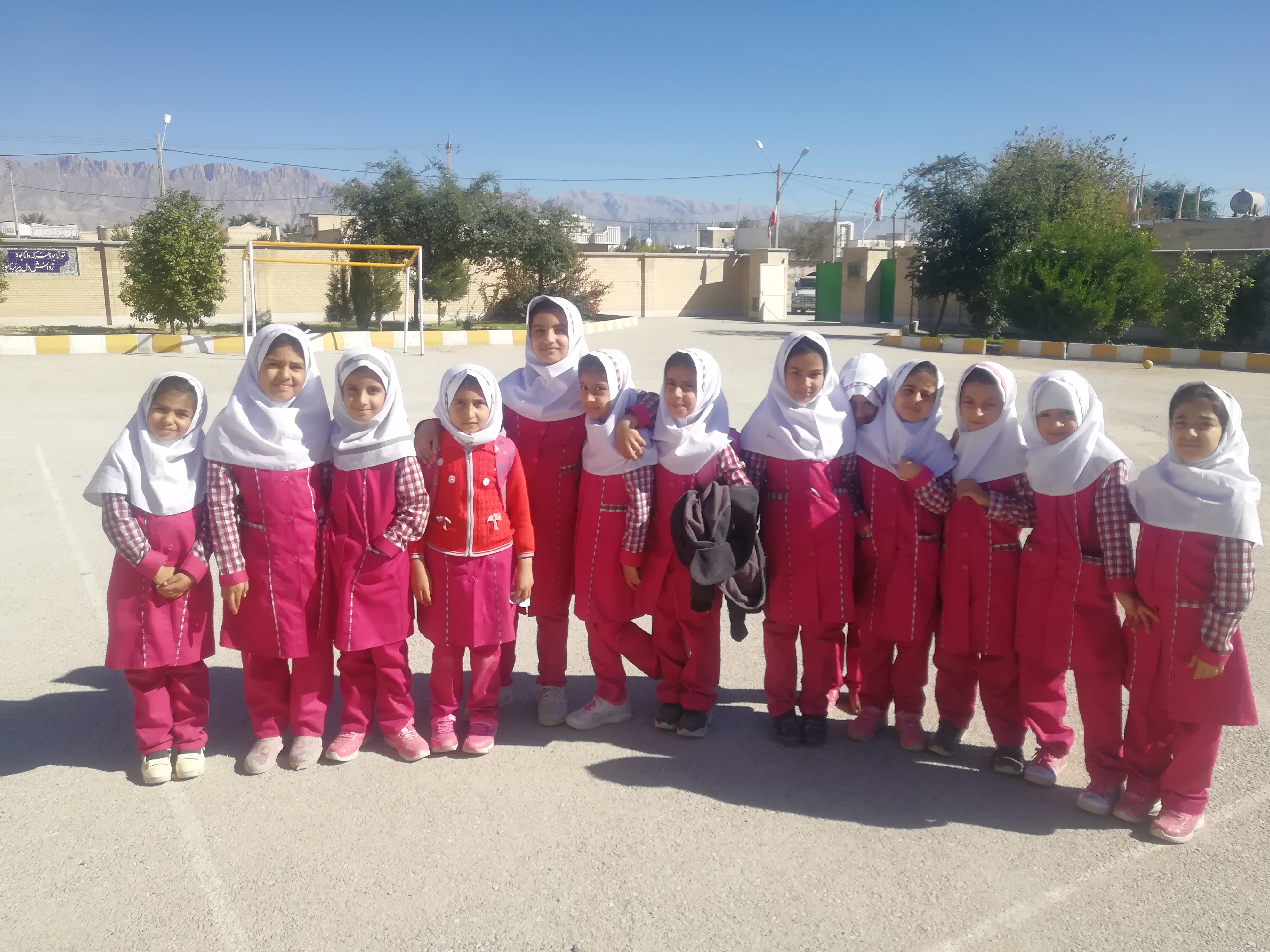 دختران خوبم در مدرسه محمدرسول الله روستای مهرنجان سال تحصیلی97