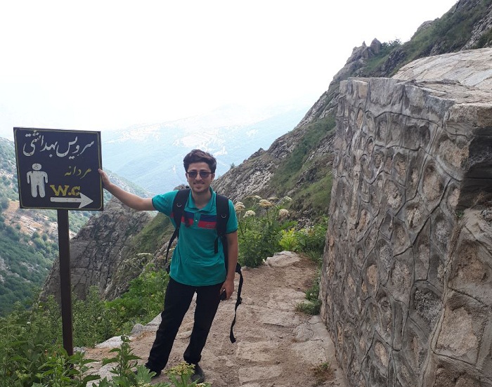 دستشویی لاکچری با نمای کوه و دره دستشویی لاکچری با نمای کوه و دره