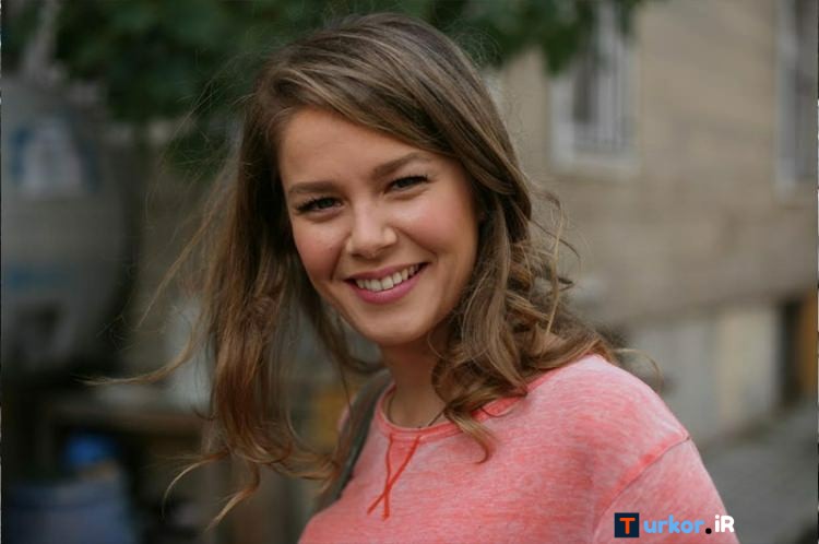 عکس Burcu Biricik و دستیاران سریال کوزگون