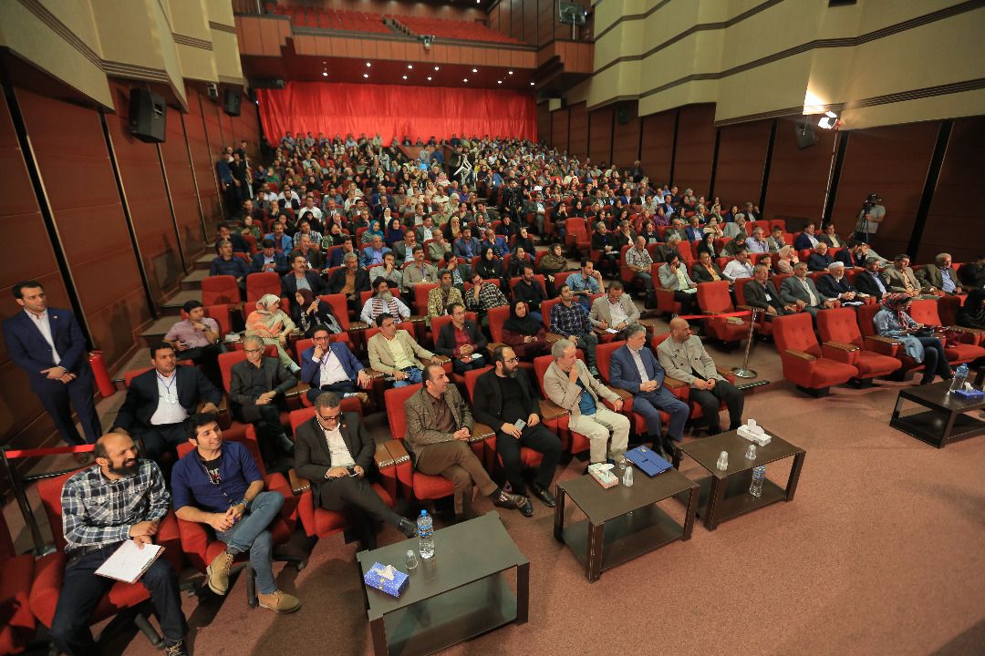 مهرناز آزاد