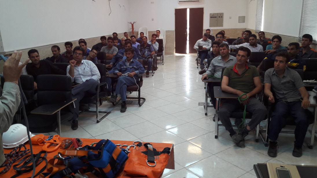 امداد و نجات، نجات از روی پایه برق، ایمنی برق